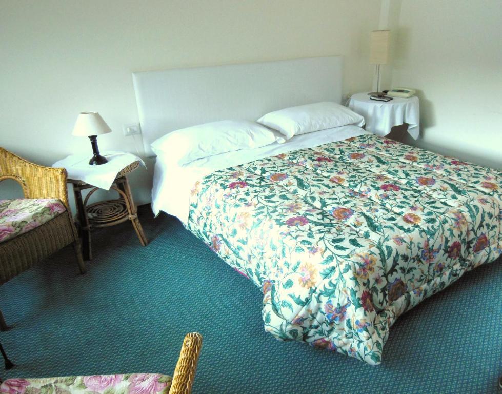 Hotel Nautilus Valmadrera Pokoj fotografie
